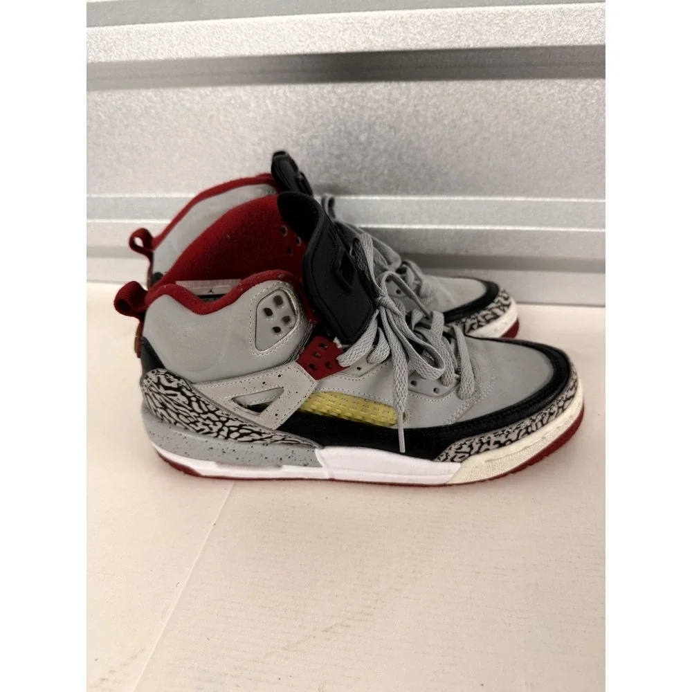 Jordan Spizike Wolf Grey Gym Red Black 317321-013‎ Size 7Y